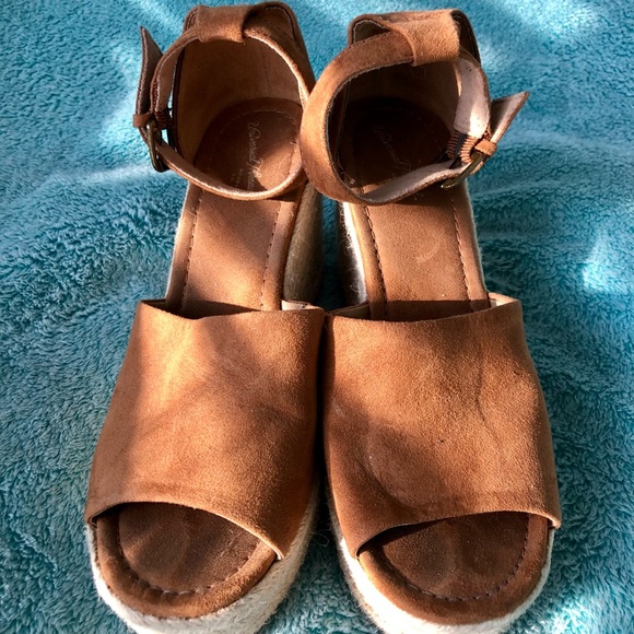 Universal Thread Cognac Wedges - Picture 3 of 3